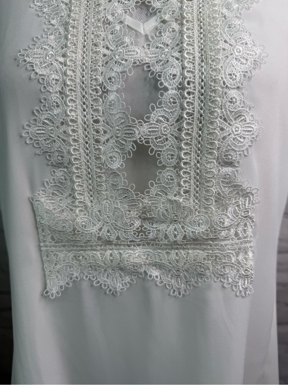 WHBM White House Black Market White Intricate Front Sleeveless Blouse Top Large - Picture 2 of 8